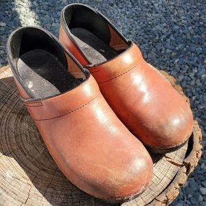 Dansko Size 42 Brown Leather Good to fair used Condition